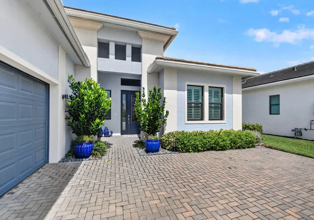 Photo 3 of Single family home for sale at 15745 Cresswind Pl, Loxahatchee, FL 33470 | MLS# B26072772 | Listing updated on 2026-10-08