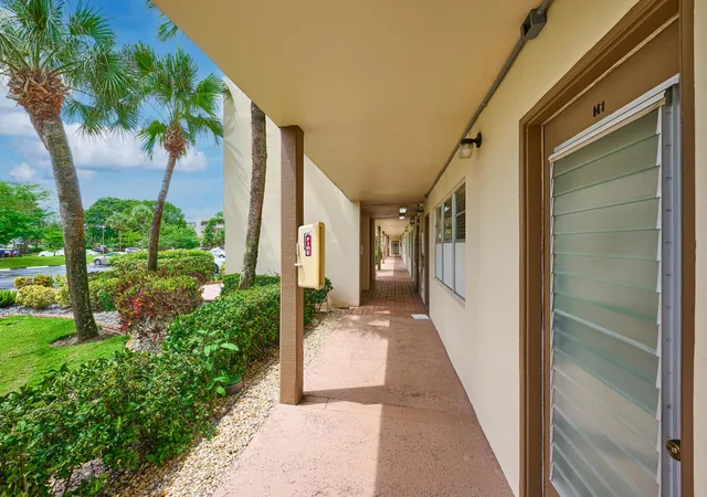 Photo 2 of Condo for sale at 2904 Victoria Pl #H1, Coconut Creek, FL 33066 | MLS# B26072822 | Listing updated on 2026-10-08