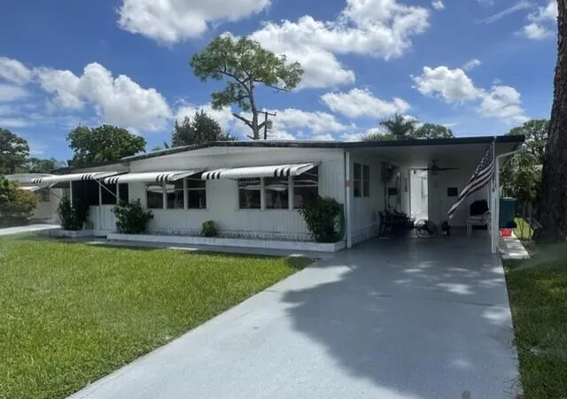 Photo 2 of Manufactured home for sale at 4042 Royal Manor Blvd, Boynton Beach, FL 33436 | MLS# B26072893 | Listing updated on 2026-10-07