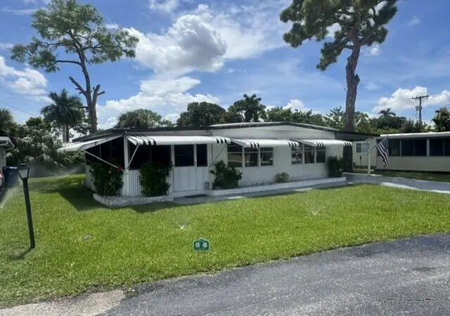 Photo 3 of Manufactured home for sale at 4042 Royal Manor Blvd, Boynton Beach, FL 33436 | MLS# B26072893 | Listing updated on 2026-10-07