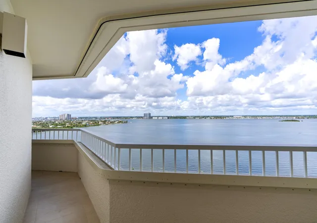 Listing Photo 5 - Condo for sale in building located at 5080 N Ocean Dr, Riviera Beach, FL 33404 - Unit #12C