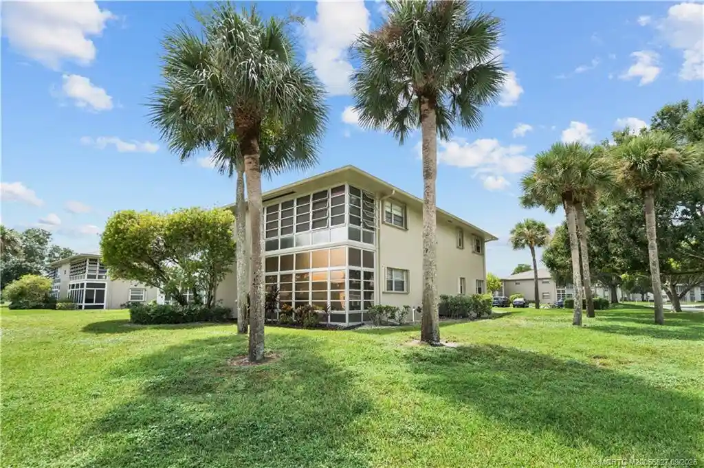 Photo 1 of Sale Pending at 21 Lake Vista Trl #107, Port St Lucie, FL 34952 | MLS# M20056827 | Listing updated on 2026-09-20