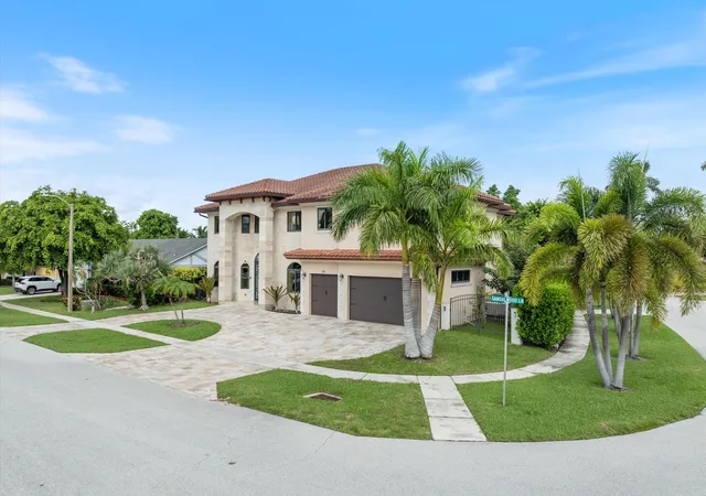 Photo 3 of Single family home for sale at 301 Sandalwood Ln, Boca Raton, FL 33487 | MLS# B26073190 | Listing updated on 2026-10-07