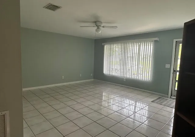 Photo 3 of Single family home for sale at 258 Sw Bridgeport Dr, Port Saint Lucie, FL 34953 | MLS# B26073246 | Listing updated on 2026-10-09