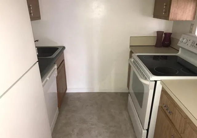 Photo 3 of Sale Pending at 5825 Washington St #40, Hollywood, FL 33023 | MLS# B26073254 | Listing updated on 2026-10-08