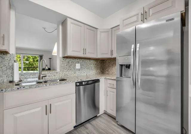 Condo for sale at 7267 Huntington Ln #403, Delray Beach, FL 33446 | MLS# B26073344