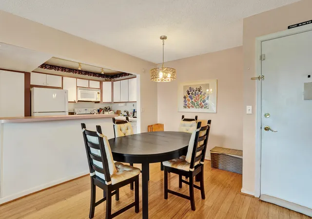 Listing Photo 5 - Condo for sale in building located at 160 Cypress Clb Dr, Pompano Beach, FL 33060 - Unit #630