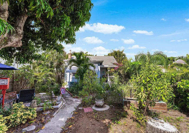 Photo 3 of Single family home for sale at 615 N L St, Lake Worth Beach, FL 33460 | MLS# B26073525 | Listing updated on 2026-09-23