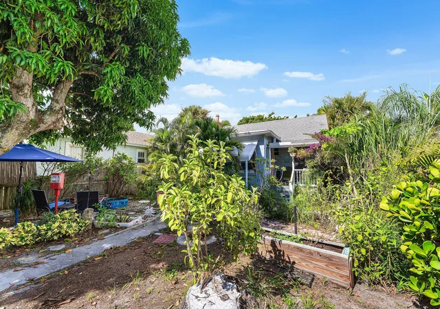 Photo 4 of Single family home for sale at 615 N L St, Lake Worth Beach, FL 33460 | MLS# B26073525 | Listing updated on 2026-09-23