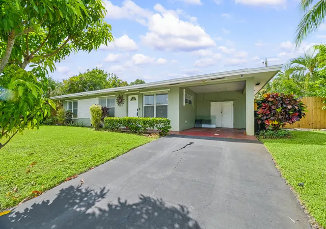 Single family home for sale at 522 Heron Dr, Delray Beach, FL 33444 | MLS# B26073850