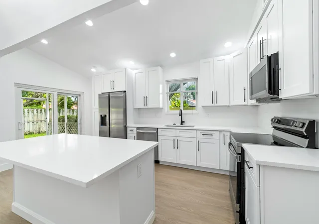 Photo 4 of Townhouse for sale at 6045 Old Ct Rd #407, Boca Raton, FL 33433 | MLS# B26074068 | Listing updated on 2026-10-01