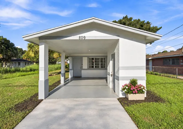 Photo 1 of Single family home for sale at 809 N 22nd Street, Fort Pierce, FL 34950 | MLS# B26074123 | Listing updated on 2026-10-10