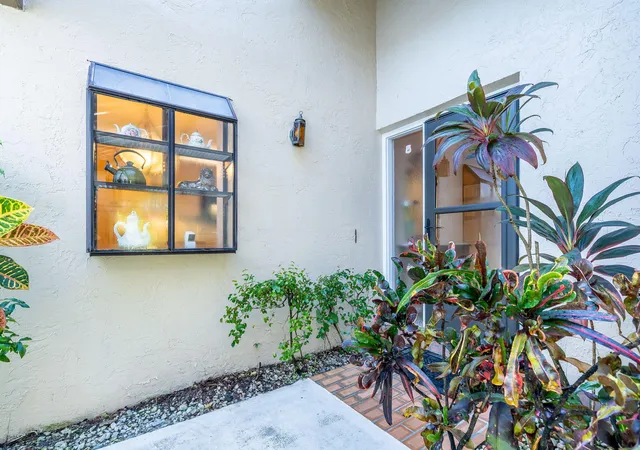 Photo 3 of Sale Pending at 2420 Fiddleleaf Ave, Coconut Creek, FL 33063 | MLS# B26074223 | Listing updated on 2026-10-10