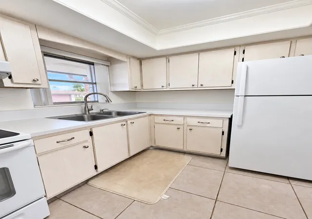 Photo 3 of Single family home for sale at 2845 Crosley Dr #E, West Palm Beach, FL 33415 | MLS# B26074331 | Listing updated on 2026-09-20