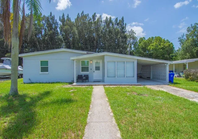 Photo 1 of Sale Pending at 329 21st Road Sw, Vero Beach, FL 32962 | MLS# B26074440 | Listing updated on 2026-10-01
