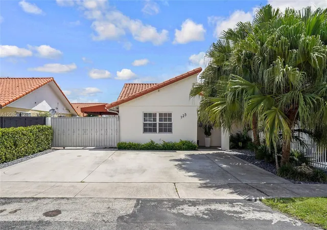 Single family home for sale at 125 SW 116th Court, Miami, FL 33174 | MLS# A12085712