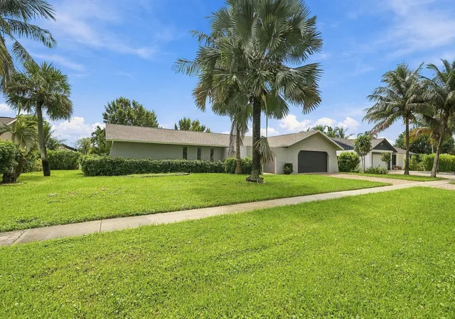 Photo 3 of Single family home for sale at 12758 Guilford Cir, Wellington, FL 33414 | MLS# B26074695 | Listing updated on 2026-10-08