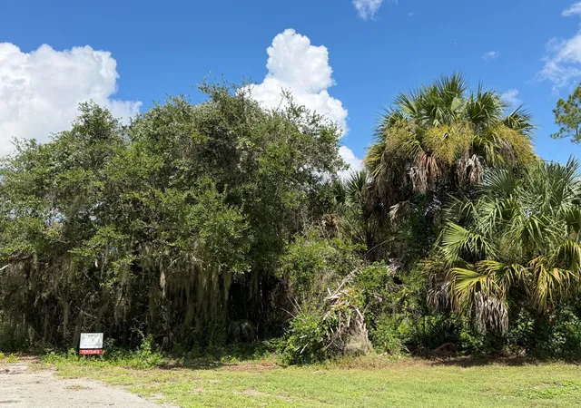 Photo 1 of Sale Pending at 4550 Sandalwood Dr, Labelle, FL 33935 | MLS# B26074719 | Listing updated on 2026-09-28