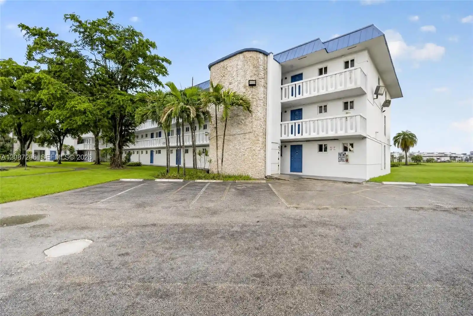 Condo for sale at 1000 NE 191st Street #14, Miami, FL 33179 | MLS# A12087206
