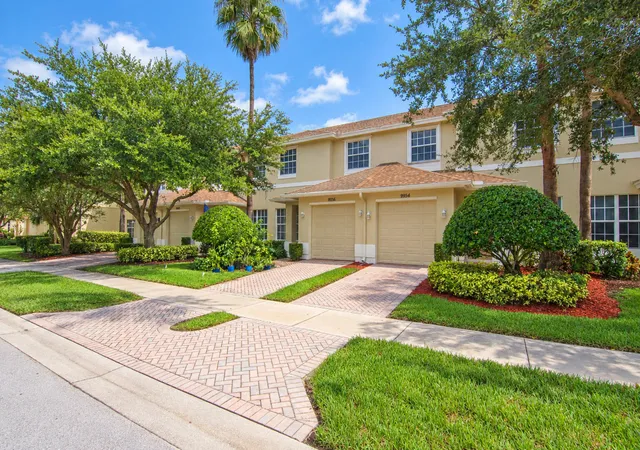 Photo 1 of Single family home for sale at 9954 E Villa Cir, Vero Beach, FL 32966 | MLS# B26074946 | Listing updated on 2026-10-06