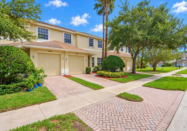 Photo 2 of Single family home for sale at 9954 E Villa Cir, Vero Beach, FL 32966 | MLS# B26074946 | Listing updated on 2026-10-06
