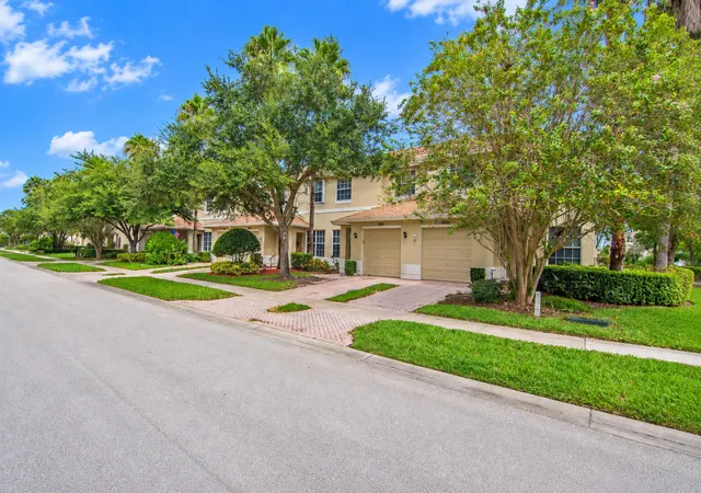 Photo 3 of Single family home for sale at 9954 E Villa Cir, Vero Beach, FL 32966 | MLS# B26074946 | Listing updated on 2026-10-06