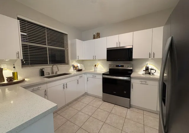 Photo 4 of Townhouse for sale at 135 Riverwalk Cir, Sunrise, FL 33326 | MLS# B26074985 | Listing updated on 2026-10-04