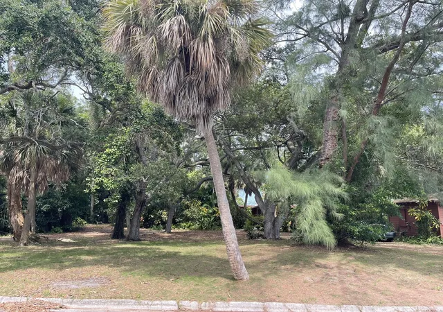 Photo 1 of Single family home for sale at 806 S Lakeside Dr, Lake Worth Beach, FL 33460 | MLS# B26074992 | Listing updated on 2026-09-25