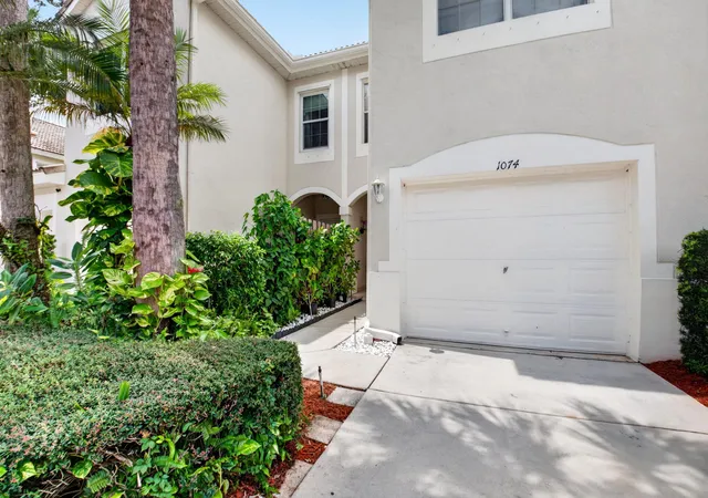 Photo 3 of Townhouse for sale at 1074 Woodfield Rd, Lake Worth, FL 33415 | MLS# B26075017 | Listing updated on 2026-10-10