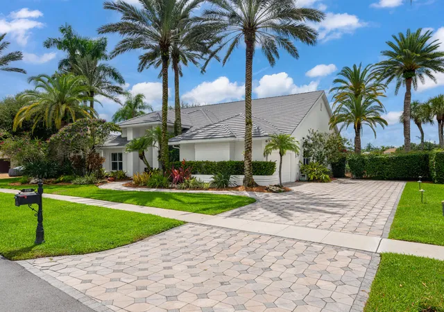 Photo 2 of Single family home for sale at 2339 Newbury Dr, Wellington, FL 33414 | MLS# B26075021 | Listing updated on 2026-10-10