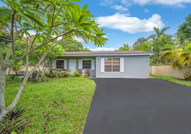 Photo 2 of Single family home for sale at 461 Nw 17th Place, Fort Lauderdale, FL 33311 | MLS# B26075093 | Listing updated on 2026-10-10