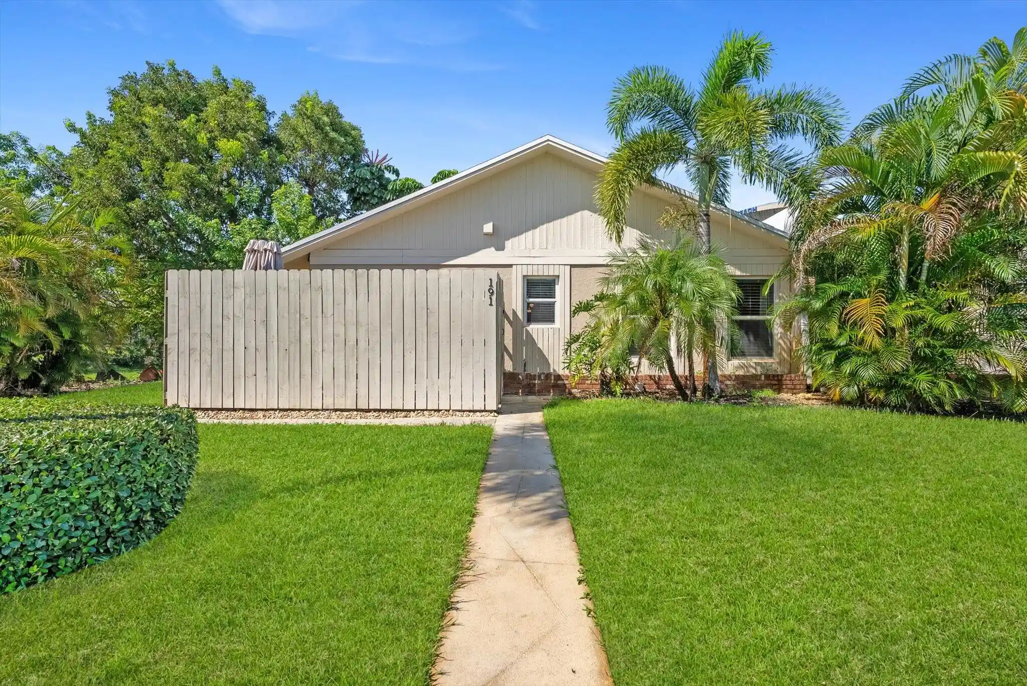 Photo 1 of Single family home for sale at 191 Se 1st Circle, Boynton Beach, FL 33435 | MLS# B26075172 | Listing updated on 2026-10-24