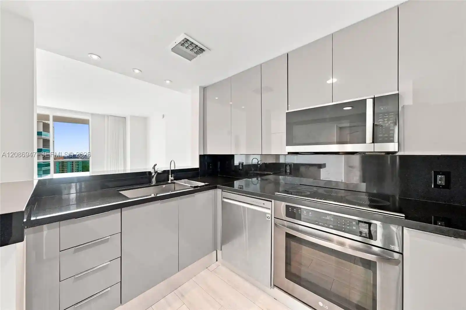 Listing Photo 1 - Condo for sale in Skyline On Brickell located at 2101 Brickell Ave, Miami, FL 33129 - Unit #3107