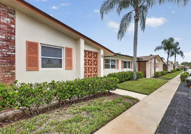 Photo 3 of Single family home for sale at 2990 Crosley Dr E #G, West Palm Beach, FL 33415 | MLS# B26075300 | Listing updated on 2026-10-10