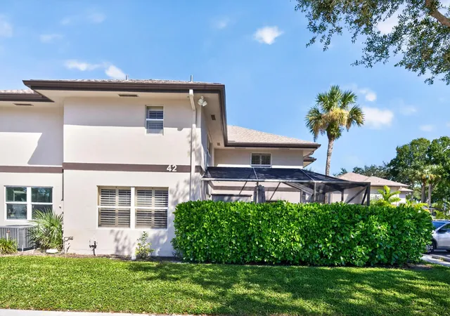Photo 2 of Townhouse for sale at 42 Essex Ct #B, Royal Palm Beach, FL 33411 | MLS# B26075334 | Listing updated on 2026-09-25