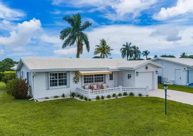 Photo 3 of Single family home for sale at 2201 Sw Roma Way, Boynton Beach, FL 33426 | MLS# B26075372 | Listing updated on 2026-10-10