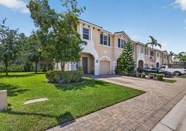 Photo 1 of Townhouse for sale at 140 Sw Otter Run Pl, Stuart, FL 34997 | MLS# B26075448 | Listing updated on 2026-10-10