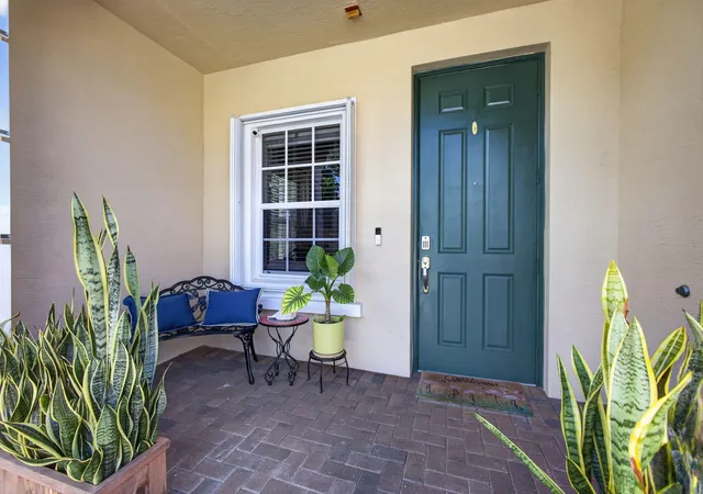 Photo 3 of Townhouse for sale at 140 Sw Otter Run Pl, Stuart, FL 34997 | MLS# B26075448 | Listing updated on 2026-10-10