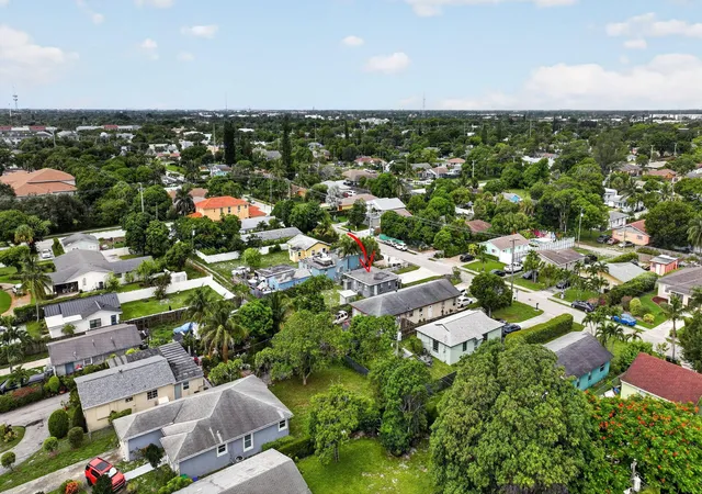 Photo 2 of Single family home for sale at 323 Nw 4th Avenue, Delray Beach, FL 33444 | MLS# B26075456 | Listing updated on 2026-10-08