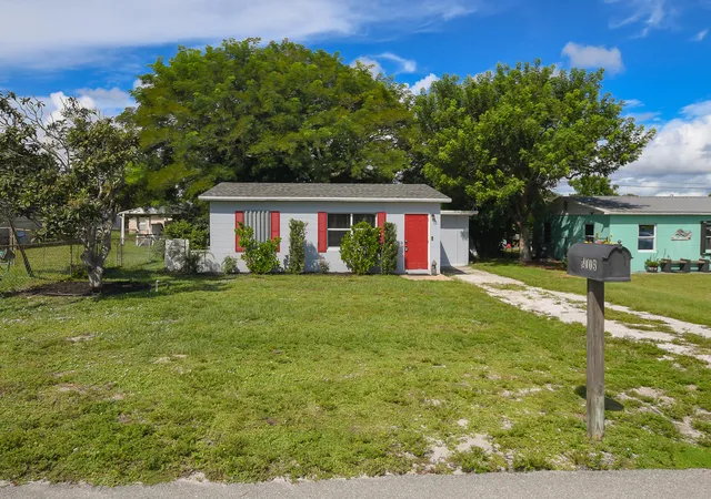 Photo 2 of Single family home for sale at 2405 3rd Avenue Se, Vero Beach, FL 32962 | MLS# B26075671 | Listing updated on 2026-09-27