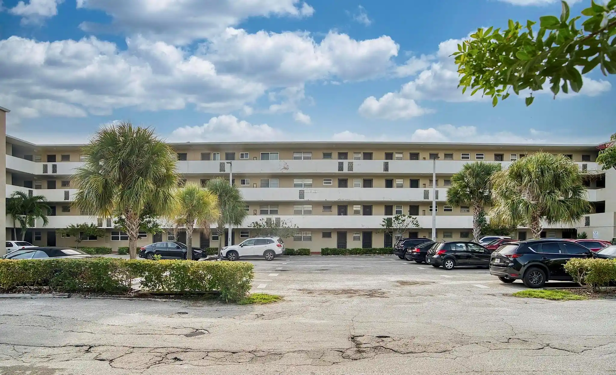 1690 Ne 191St St, 1690 Ne 191St St, Miami, FL 33179