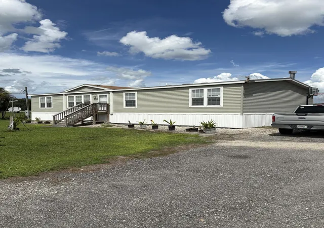 Photo 2 of Single family home for sale at 455 N Datil St, Clewiston, FL 33440 | MLS# B26075820 | Listing updated on 2026-10-08