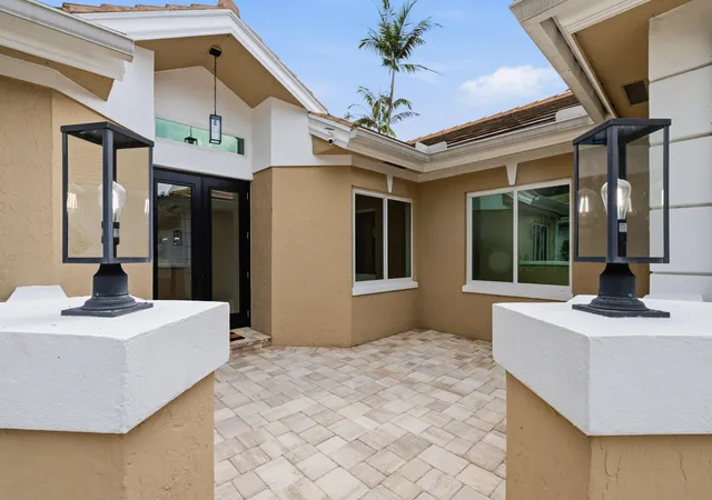 Photo 3 of Single family home for sale at 2376 Sw Longwood Dr, Palm City, FL 34990 | MLS# B26075868 | Listing updated on 2026-10-10