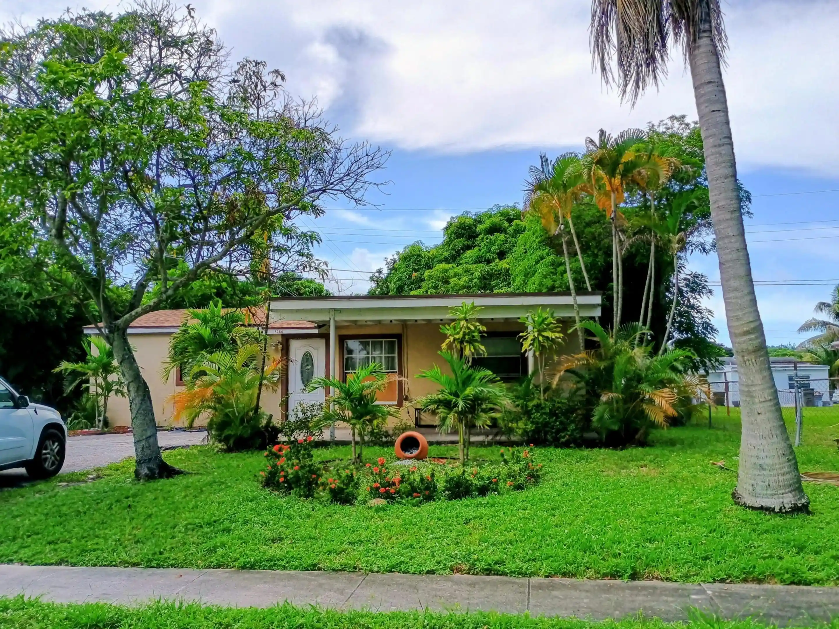 Photo 1 of Single family home for sale at 5286 Eadie Pl, West Palm Beach, FL 33407 | MLS# B26075972 | Listing updated on 2026-09-30