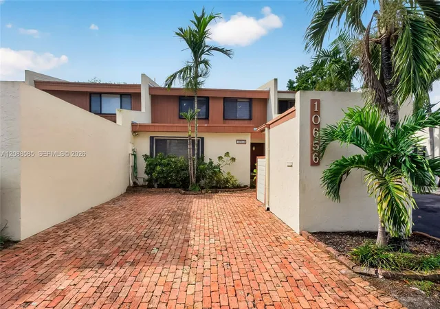 Townhouse for sale at 10656 SW 76th Terrace, Miami, FL 33173 | MLS# A12088585