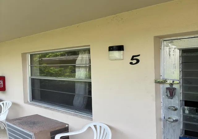 Photo 3 of Condo for sale at 1746 3rd Avenue N #5, Lake Worth Beach, FL 33460 | MLS# B26076182 | Listing updated on 2026-10-10