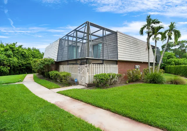 Photo 2 of Single family home for sale at 3190 Se Brook St, Stuart, FL 34997 | MLS# B26076268 | Listing updated on 2026-10-07