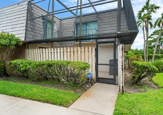 Photo 3 of Single family home for sale at 3190 Se Brook St, Stuart, FL 34997 | MLS# B26076268 | Listing updated on 2026-10-07