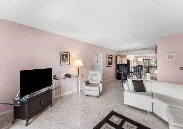 Listing Photo 4 - Condo for sale in building located at 708 Sunny Pine Wy, Greenacres, FL 33415 - Unit #H2