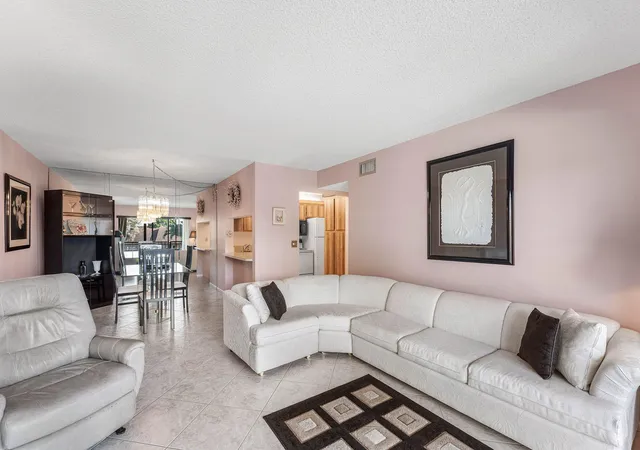 Listing Photo 5 - Condo for sale in building located at 708 Sunny Pine Wy, Greenacres, FL 33415 - Unit #H2